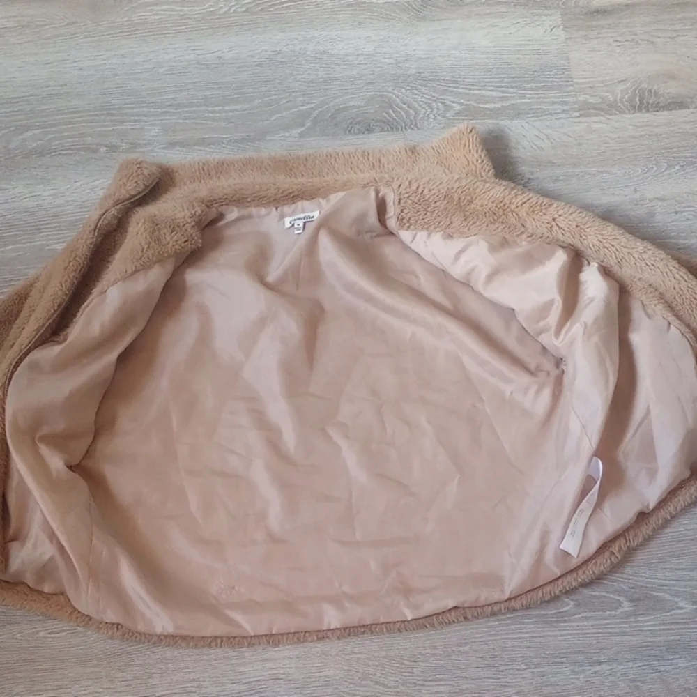 Camellia Beige Fleece Jacket - Picture 9 of 10